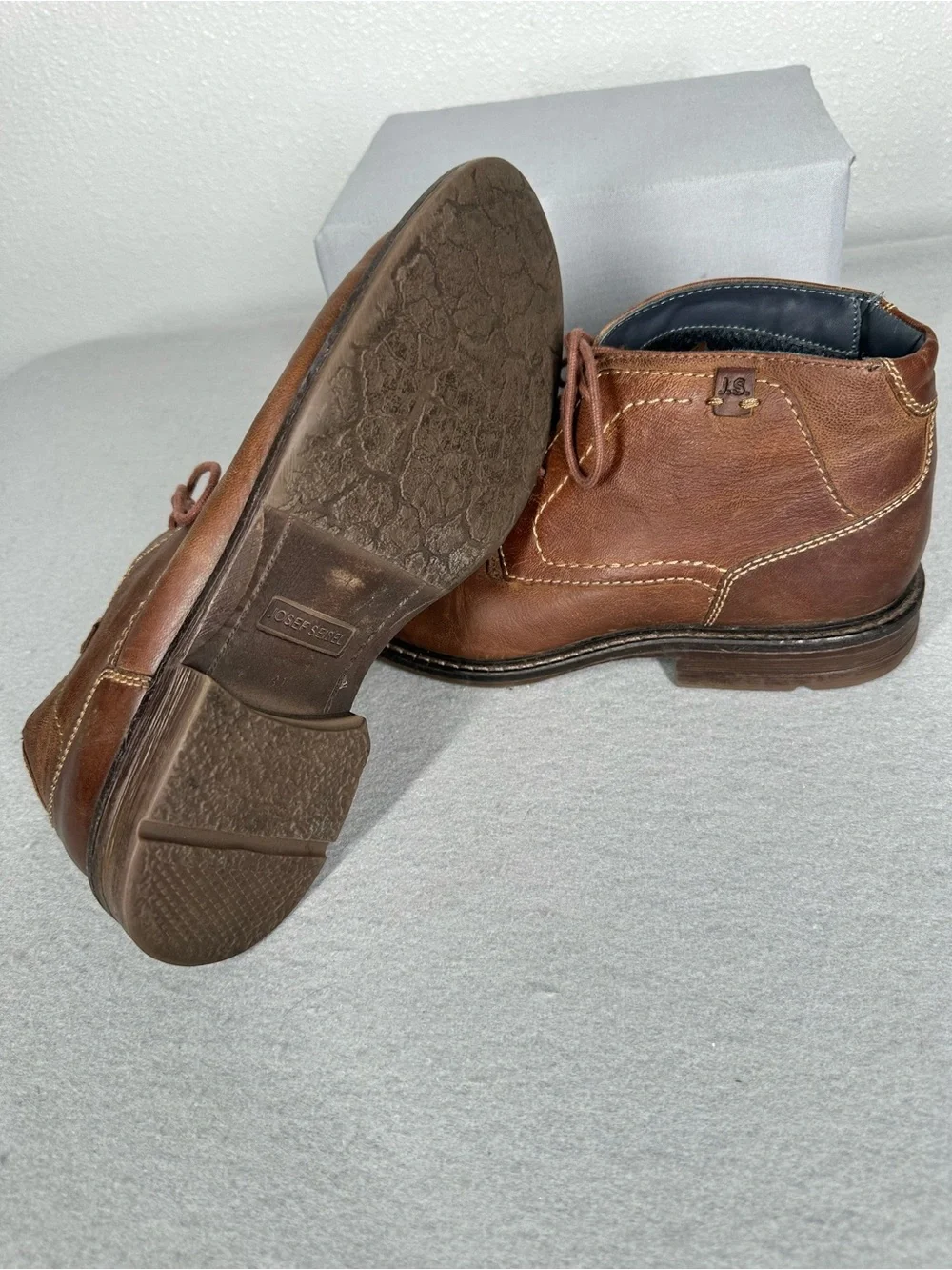 Josef Seibel Earl 04 Leather Chukka Boots